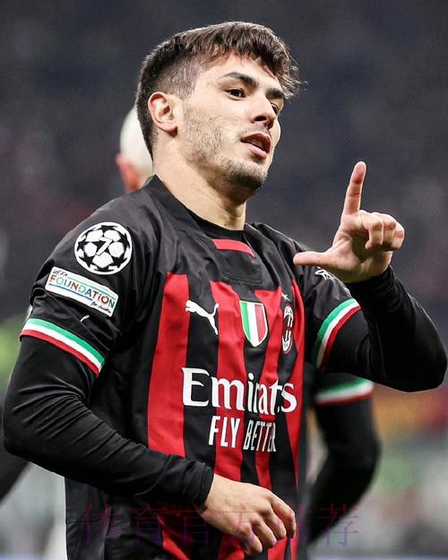 官方:AC米兰攻击手迪亚斯回归皇马 续约至2027年